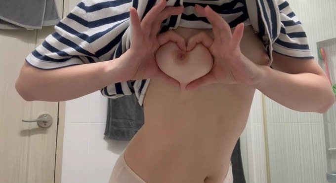 batstings's tweet photo. 나 혼자 젖어서 만지고 있어  아저씨 와서 대신 해줘 https://t.co/nDIgMrnIUd