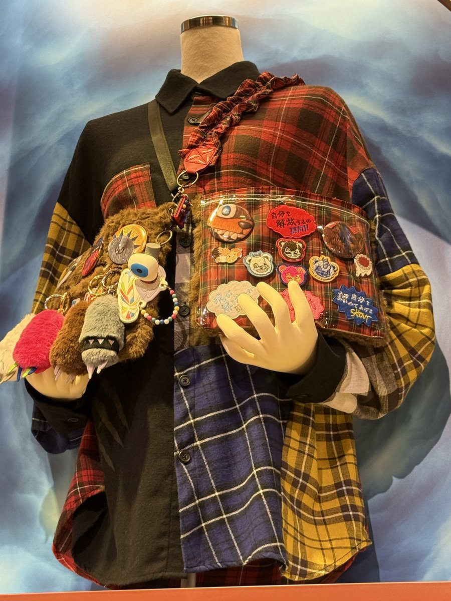 papasanjapan's tweet photo. ハミクマShop。
後からこんな来るなんて😳
買ってしまうよね😭
鏡もしれっとハミクマ🐻
#USJ #ユニバ #USJファン #ハロウィン #halloween #ゾンビ #ハミクマ #hamikuma https://t.co/QvVLvIug3D