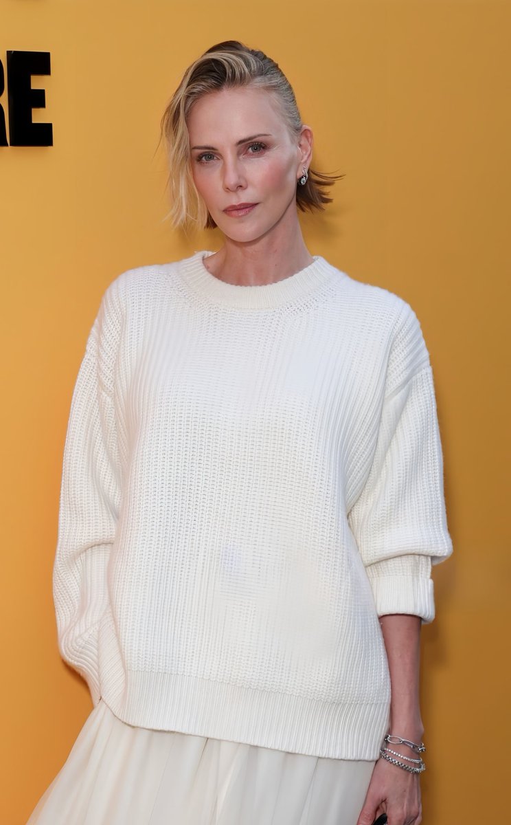 badpostcharlize's tweet photo. charlize theron at the veuve clicquot club solaire in venice beach ✨ https://t.co/ALw18ULrsH