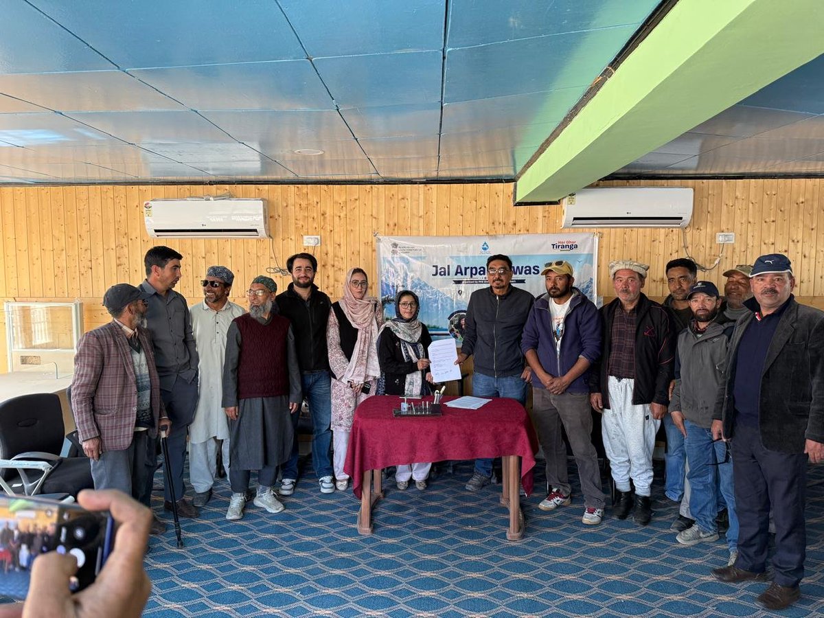 jjmkargil's tweet photo. Today, #JalArpanDiwas was observed at Ranbirpura, Drass, under JJM. An MoU was signed between PHED and VWSC members, reaffirming community ownership, responsibility and sustainable management of the water supply system. #JJMReformUtsav 
@jaljeevan_ @kksoan @ashokkmeena https://t.co/Yc1RM2Z3PV