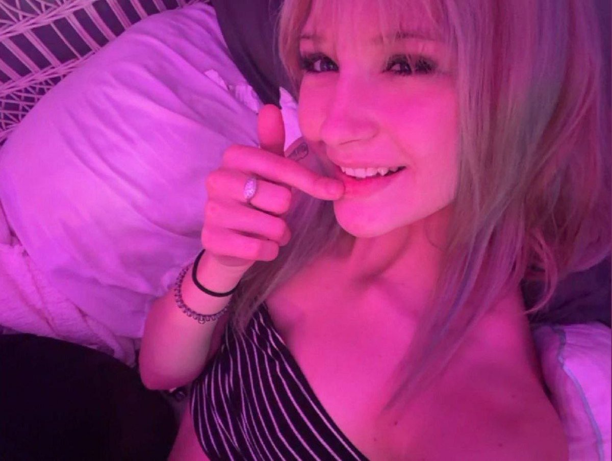 opheliaparkss17's tweet photo. did i just caught u smile with me https://t.co/SDSZXmNcw5