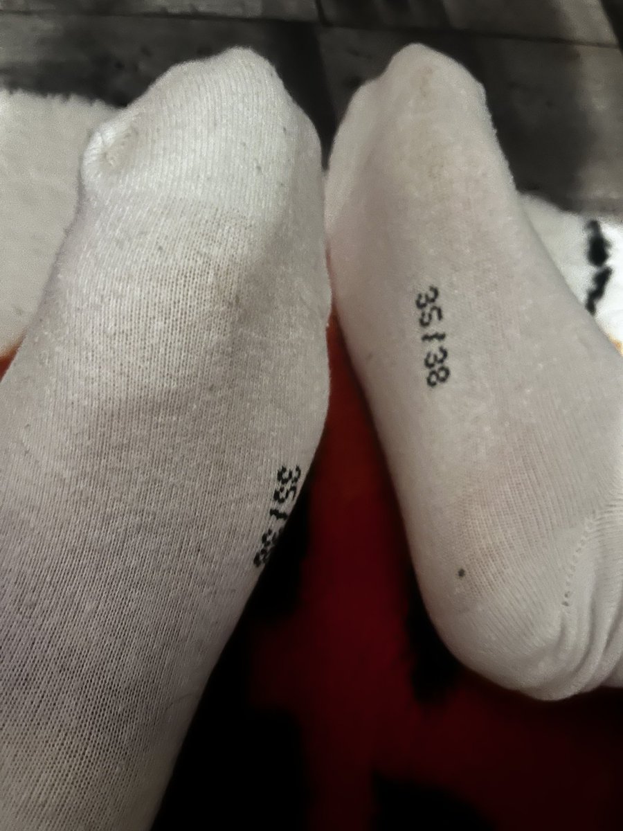 noxmony's tweet photo. On pars sur les chaussettes blanches aujourd’hui, elles seront sur mon vinted ce soir 😵‍💫
On verra l’état dans lequel elles seront https://t.co/C0zGb9f8RV