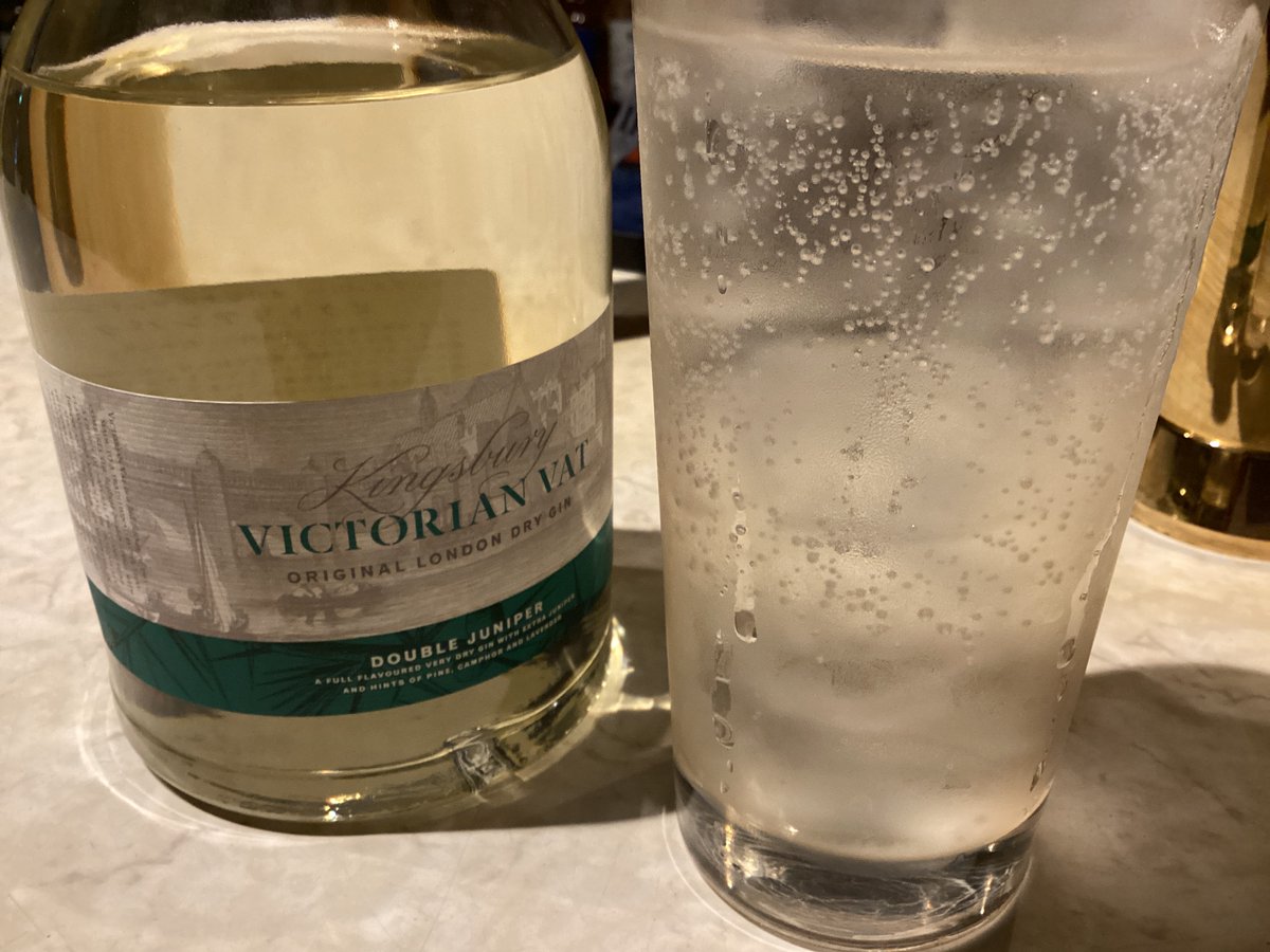kisha_bar's tweet photo. 「心を込めて仕込み中」や「一生懸命営業中」と入り口にある飲食店を信用してない。

童貞の常連様が言ってました。
10月2日金曜日(晴れ)翌4時まで今夜も宜しくお願いします https://t.co/TShuEAwR9b