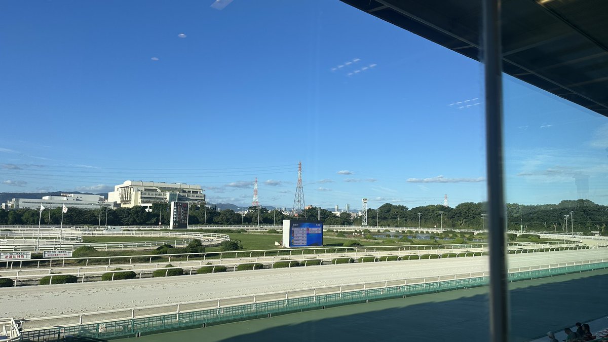 taxtoshi's tweet photo. エンジェルグラース🐎

園田競馬場に着きました😊

今のところ単勝6番人気ですが、頑張って欲しいですね🏇 https://t.co/QQ94zKsWUU