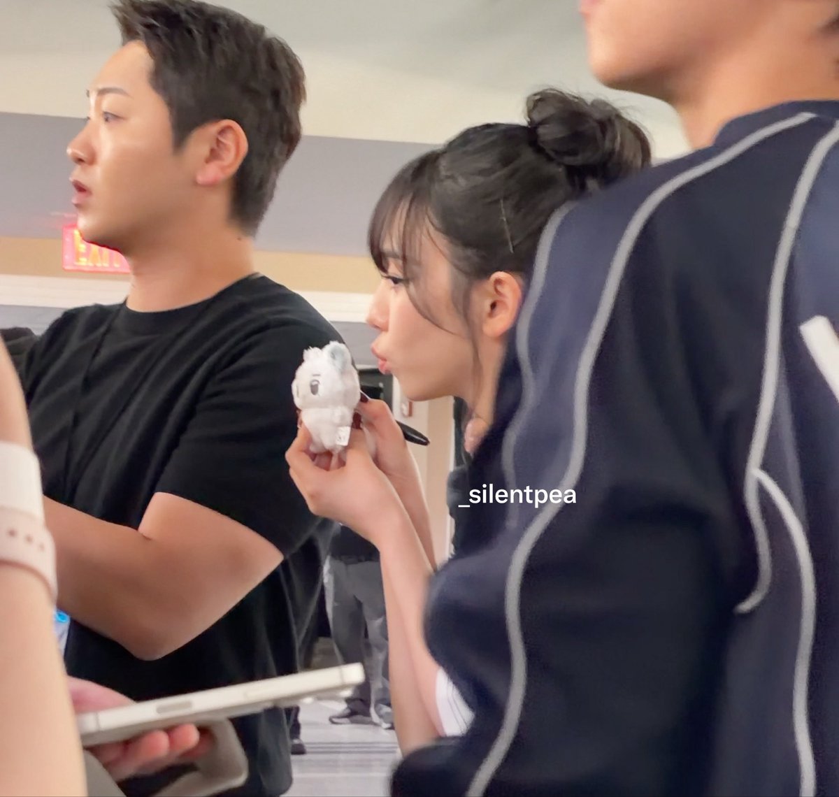 sk8erbluu's tweet photo. ตัวจริงน้องไม่อยู่ก็ต้องจุ๊บตุ๊กตาไปก่อนนะ😿 https://t.co/m1cw7rxmy9