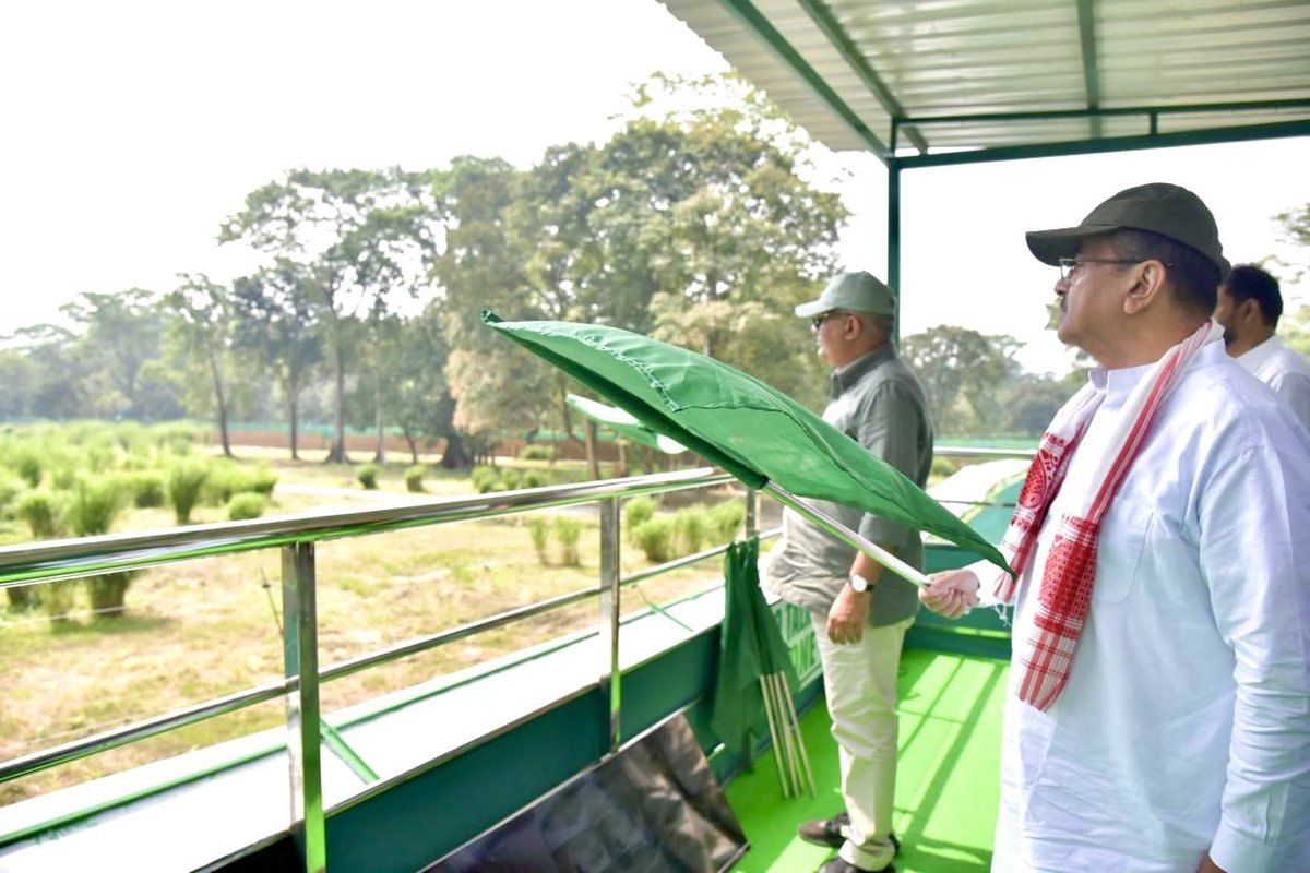 byadavbjp's tweet photo. Inspired by PM Shri @narendramodi ji’s push for landscape conservation and species protection, today we have fulfilled the significant promise to reintroduce tiger in Buxa. 

T138 has been brought from Valmiki Tiger Reserve from Bihar to Buxa. 

I thank Bihar Chief Minister Shri @samrat4bjp and West Bengal Chief Minister Shri @SuvenduWB for their support in this successful reintroduction.

#TigerBackInBuxa