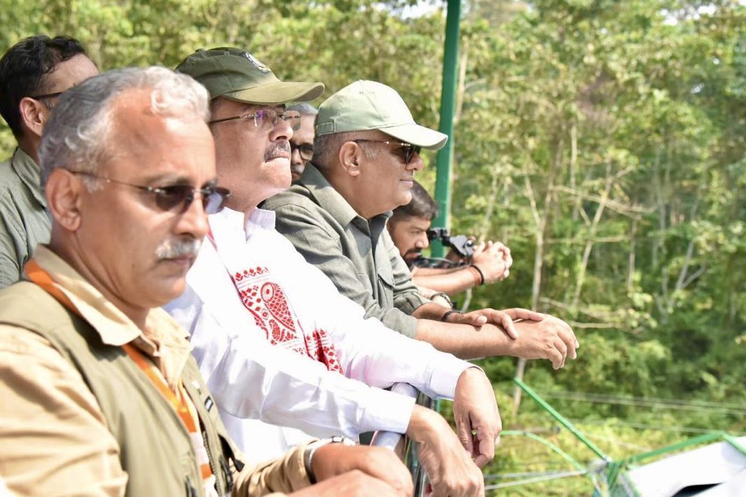 byadavbjp's tweet photo. Inspired by PM Shri @narendramodi ji’s push for landscape conservation and species protection, today we have fulfilled the significant promise to reintroduce tiger in Buxa. 

T138 has been brought from Valmiki Tiger Reserve from Bihar to Buxa. 

I thank Bihar Chief Minister Shri @samrat4bjp and West Bengal Chief Minister Shri @SuvenduWB for their support in this successful reintroduction.

#TigerBackInBuxa