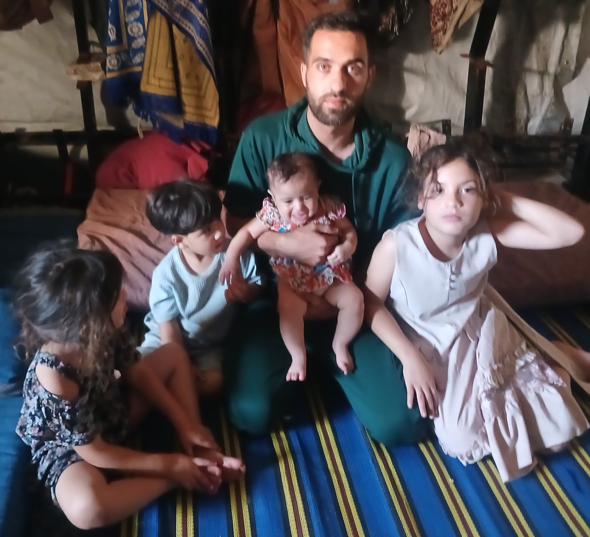 BelalFromGaza's tweet photo. Today is Friday. While everyone gathers around tables filled with food, my family doesn’t know what we will eat.

Please look at my children with compassion. 💔
https://t.co/55kUVzrN7K
We need 10 people to donate $20 each, or one person who can cover the full $200.🤲 @reveaIism https://t.co/f6Q58MYJxE