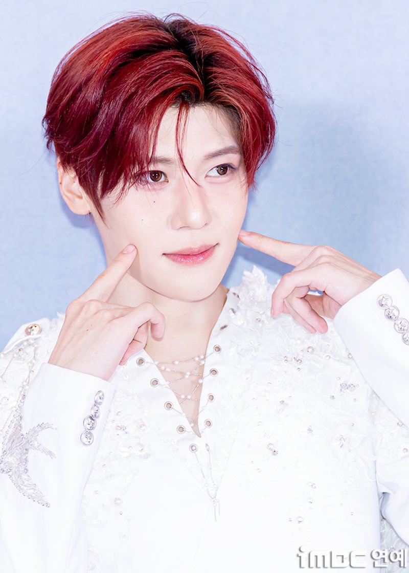 imbcenews's tweet photo. [음악중심M] "호불호? 그게 뭔데"…NCT WISH 시온, 무결점 미모로 글로벌 센터 꿰찼다
#엔시티위시 #nctwish #시온 #sion #글로벌센터상 #투표 #1위 #시즈니 #iMBC연예

엔시티 위시(NCT WISH) 멤버 시온이 자타공인 글로벌 센터상에 등극했다.

'글로벌 센터상'이라는 타이틀에 걸맞게 시온은 콘셉츄얼한 색깔이 짙은 엔시티 위시 내에서도 저만의 유니크한 존재감을 뿜어낼 줄 아는 아티스트로 유명하다. 

'무해한 청량'이라는 틀 안에서 쉴 새 없이 변화하는 콘셉트 속에서도 뒤처지지 않고 늘 자신만의 강력한 무기를 찾아 내세우고 있는 것. 데뷔곡 'WISH'에서는 풋풋·청량미를 품은 새싹 같은 면모로, 'Dunk Shot'에서는 날것의 청춘미로, 'poppop'에서는 신비로운 몽환적인 얼굴로 대중의 마음을 단숨에 사로잡은 그다.

🔗https://t.co/lGDfTMoWw3