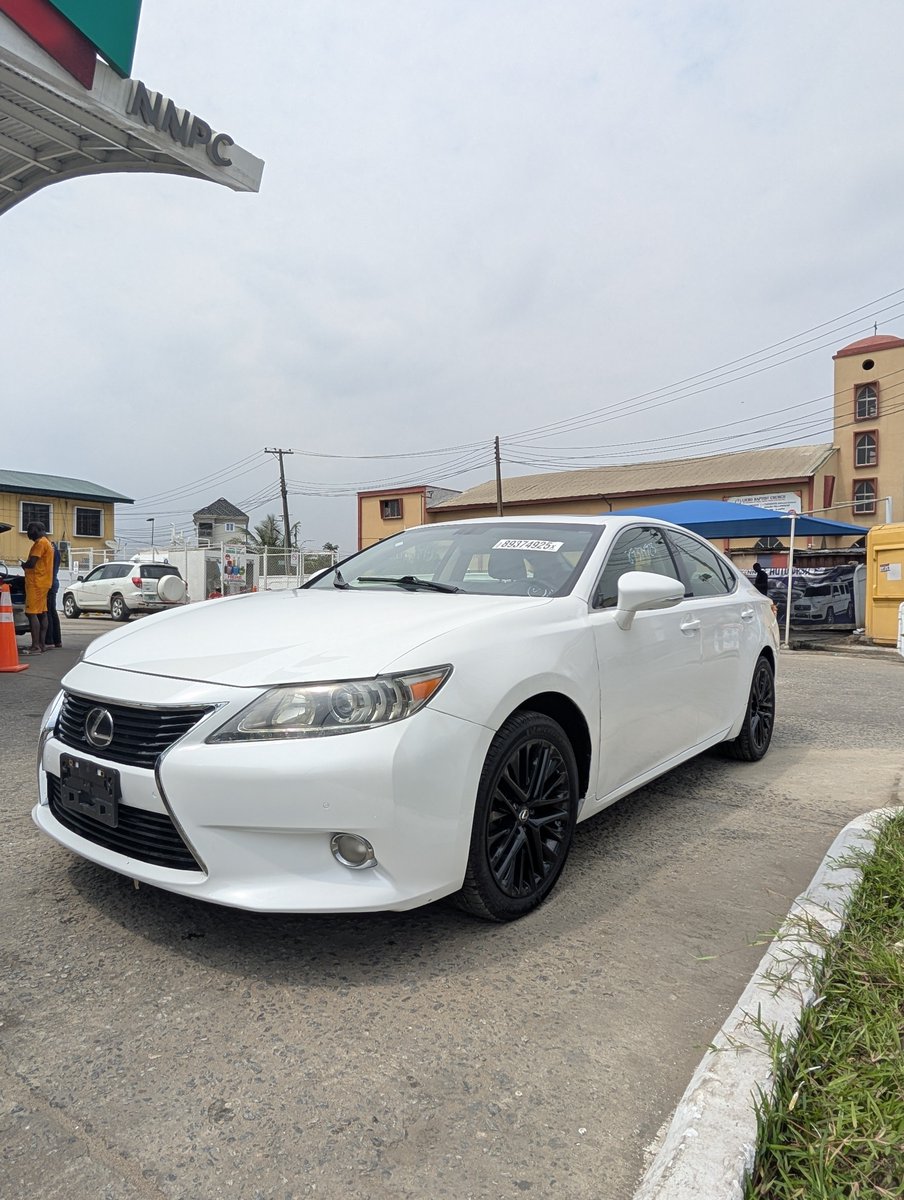 Ol0ye's tweet photo. Tokinbo 2015 Lexus ES350 Craftline. 

- N19.5m 

Nobadcars #OM🎗️ https://t.co/eYuF1xznIf