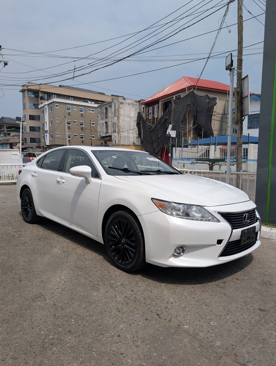 Ol0ye's tweet photo. Tokinbo 2015 Lexus ES350 Craftline. 

- N19.5m 

Nobadcars #OM🎗️ https://t.co/eYuF1xznIf