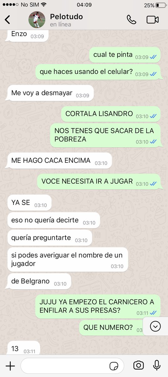 guiltysassin's tweet photo. 170. no se explicar porqué licha tiene el celu mientras están calentando la magia de los aus supongo https://t.co/HNlLrN8nKM