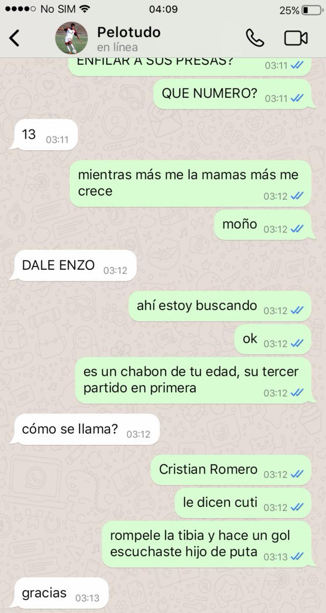guiltysassin's tweet photo. 170. no se explicar porqué licha tiene el celu mientras están calentando la magia de los aus supongo https://t.co/HNlLrN8nKM