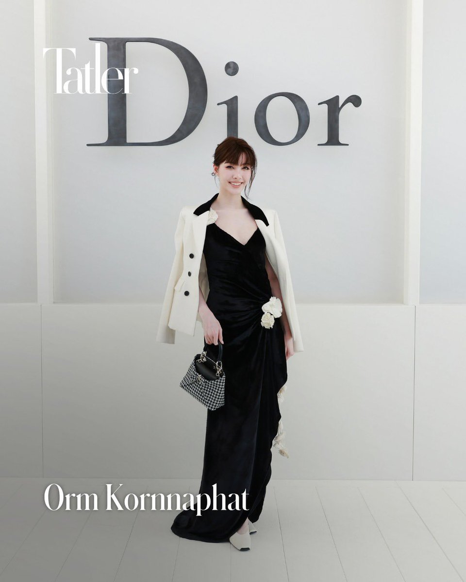 ormkornpppp's tweet photo. ครั้งนี้ในปารีส น้องออมดูมั่นใจมากขึ้น มีออร่ามากกก สวยมากกกก สดใส ทีมก็โครตเก่ง เสื้อผ้า หน้าผม คิดมาดีมากๆๆๆ

#OrmKornnaphat
#OrmKornnaphatDiorSummer27
#Dior #DiorSummer27 #PFW
@ormmormm @dior @XFashion https://t.co/a2WOULv6v5