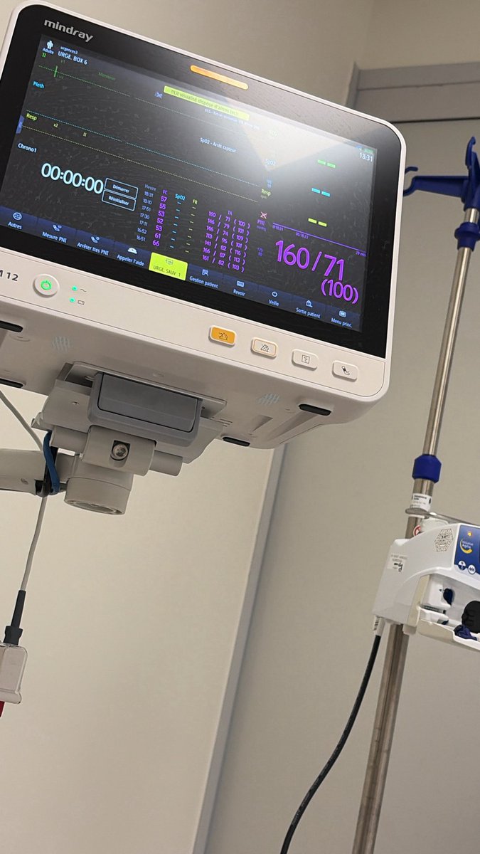 Dakota_Blue_46's tweet photo. 🚨🚨 désolée ! Un peu absente ces derniers jours. Hospitalisation en urgence. Rentrée hier à 23 h 15, hyper, hyper fatiguée, mais contente de retrouver … mon lit. Merci à vous de ne pas vous être désabonnés 😘 https://t.co/xxS6CtoE5l