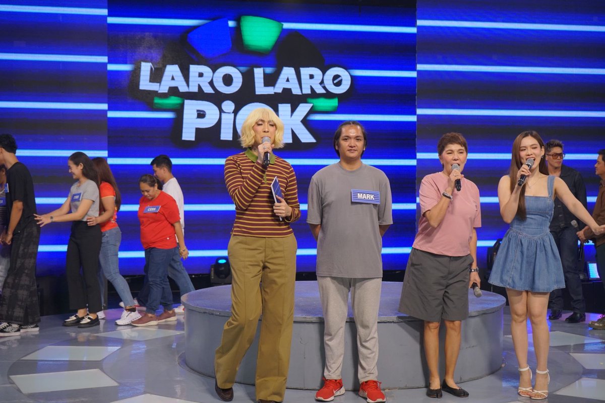itsShowtimeNa's tweet photo. Si Kuya Mark ang ating #LaroLaroPick player ⭐️

#ShowtimeOkayOctober https://t.co/6NXaGZuAKR