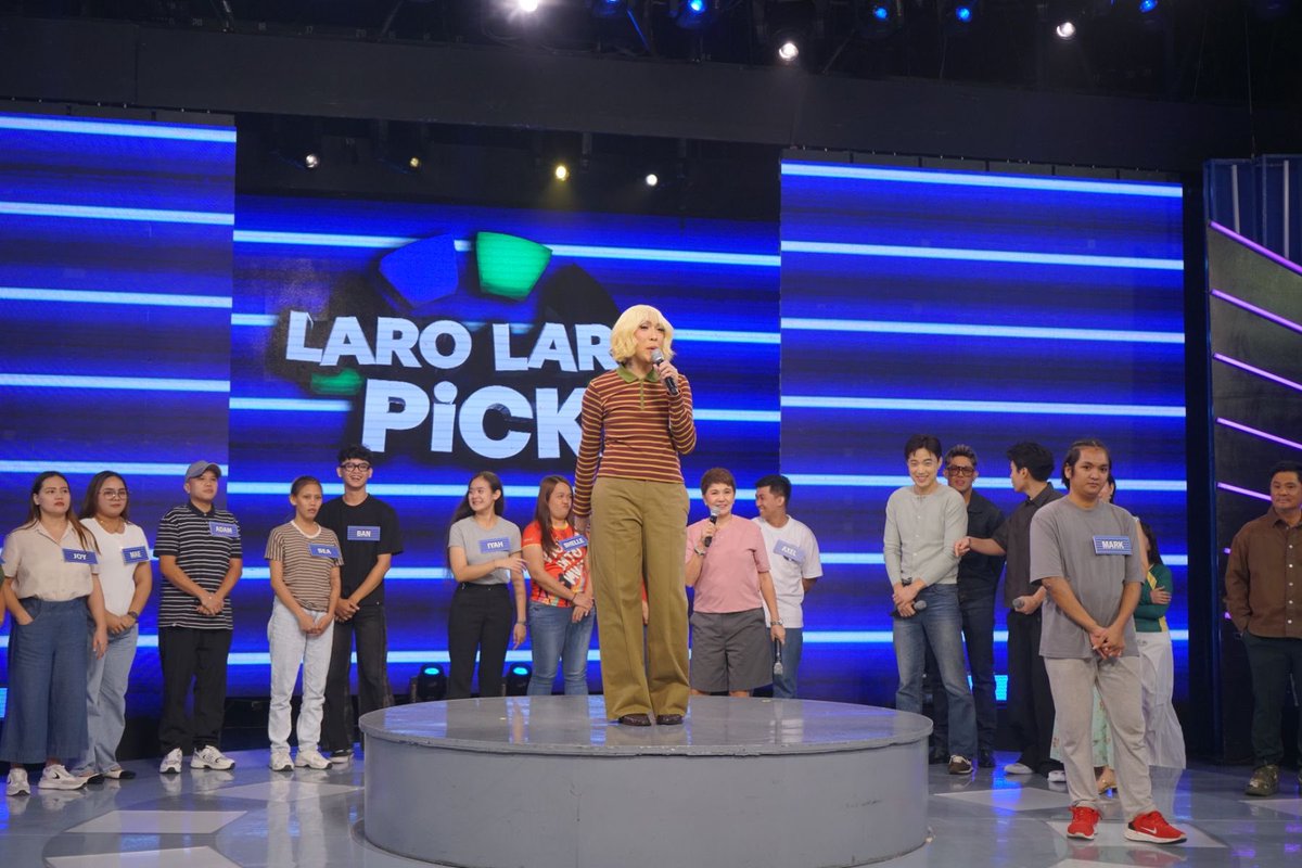 itsShowtimeNa's tweet photo. Si Kuya Mark ang ating #LaroLaroPick player ⭐️

#ShowtimeOkayOctober https://t.co/6NXaGZuAKR