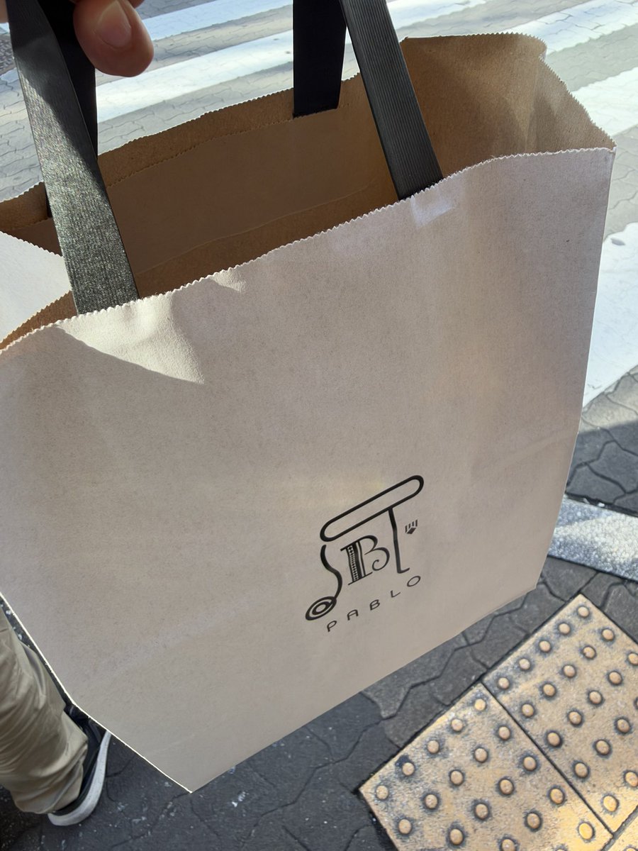 yyy_key_418's tweet photo. お気に入りのチーズケーキ！！
久しぶりに買った！！ https://t.co/c6NR058dop