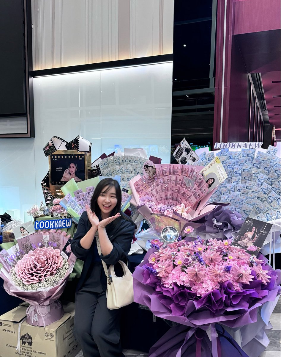 xiaoxin77zhu's tweet photo. Happy birthday na🎂ε-(´∀｀; )
May your path be lined with gentle light！🥳
愿生活多惊喜，少烦忧，一切刚刚好！

#LookmaiLM 
#Lookkaewkamollak https://t.co/uZ4J0lsUOm