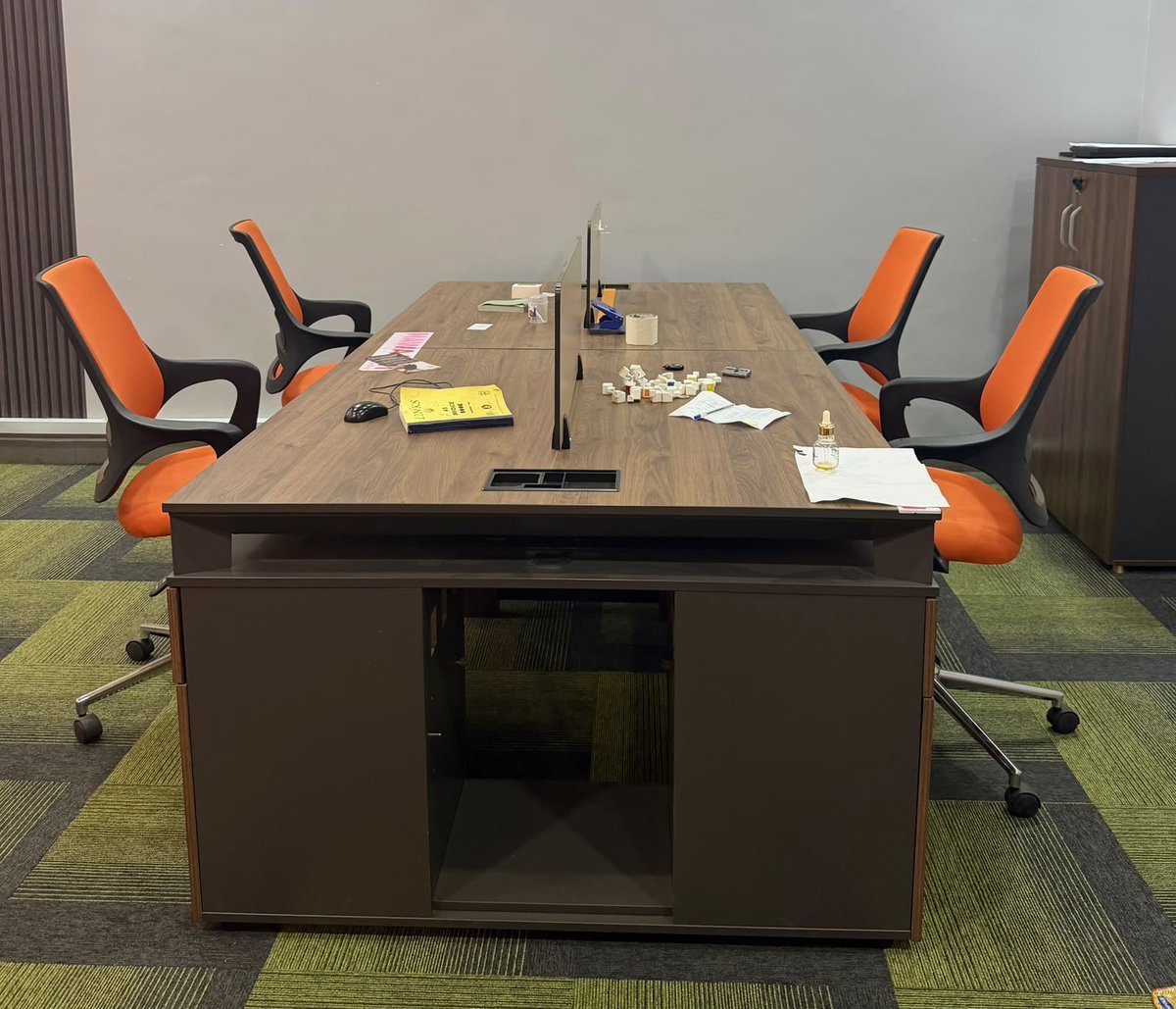 anj_116_'s tweet photo. Bei imeshuka kidogo. 

F1 &amp; F2 @ KES 35,000/-

F3 with a side desk: KES 33,000/- https://t.co/gyqCWR9QTr