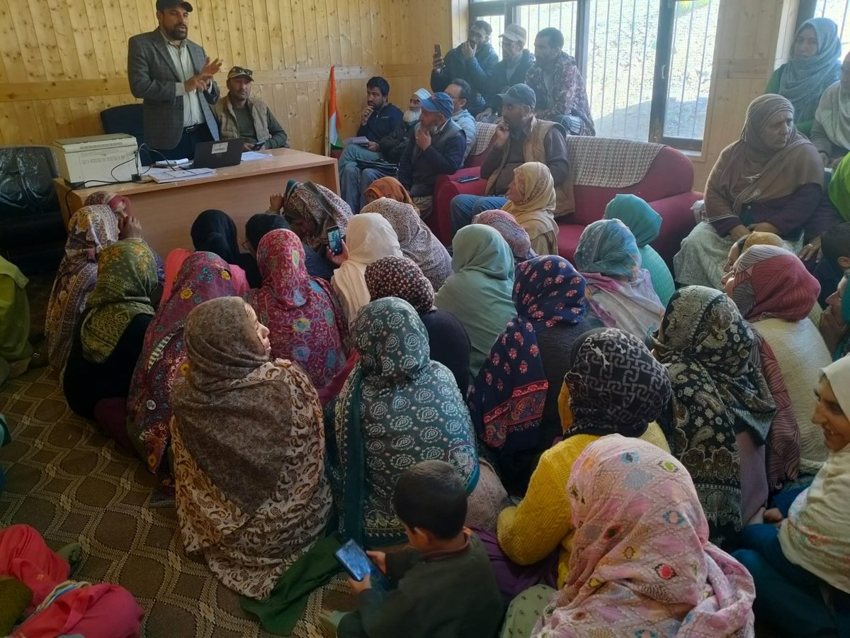 jjmkargil's tweet photo. Today, #JalArpanDiwas was observed at Village Kukstay, Kargil under JJM. An MoU was signed between PHED and VWSC members, reaffirming community ownership, responsibility and sustainable management of the water supply system. #JJMReformUtsav 
@jaljeevan_ @kksoan @ashokkmeena https://t.co/2pMHqqRBkq