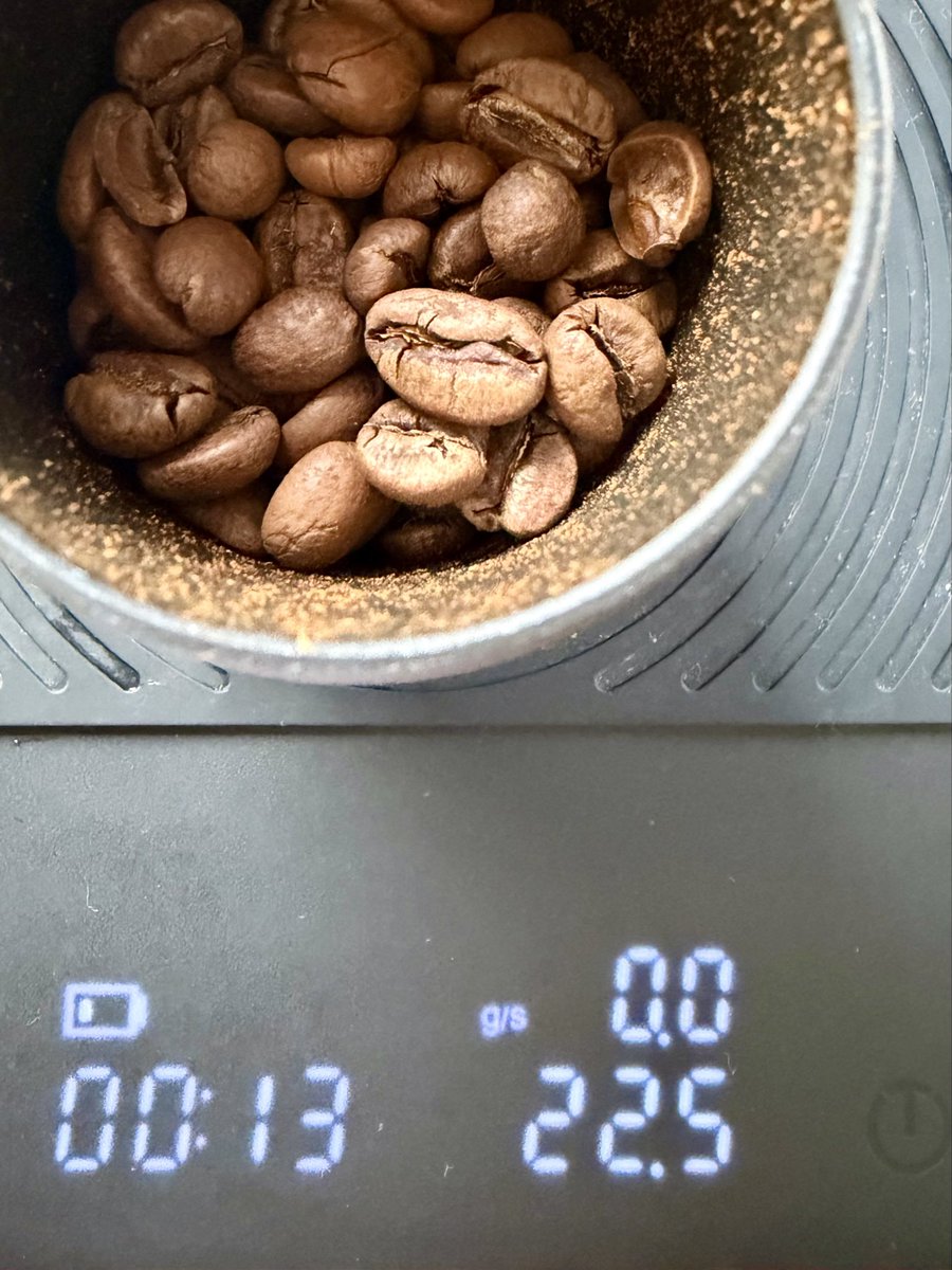 slysomnia's tweet photo. Good morning ☕ 22.5g in. 

Weigh, change one thing, taste. Same method for the Two Cents landing page today. 

If you do CRO, SEO/SEA or run campaigns, I'd love to connect and hear what you'd fix first 👀 https://t.co/WLq0bZ9unE