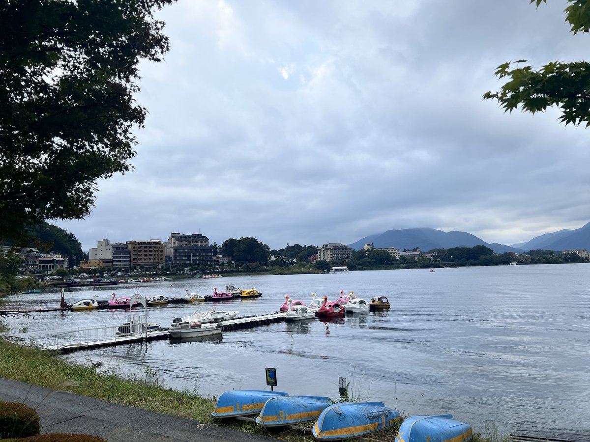 amsnd63's tweet photo. フライング河口湖！
めっちゃ曇ってる☁️
明日から2日間よろしく！！ https://t.co/cLF2WlvSoN