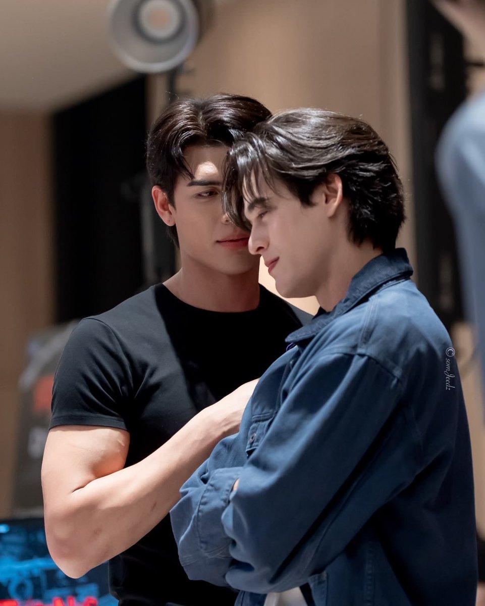 mfckingzarry's tweet photo. Always looking at gawin like he’s food https://t.co/wQGHdQfa2v