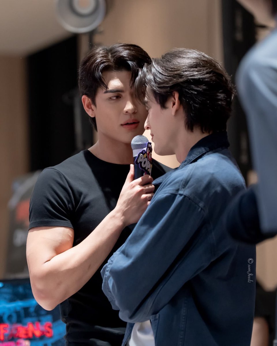 mfckingzarry's tweet photo. Always looking at gawin like he’s food https://t.co/wQGHdQfa2v