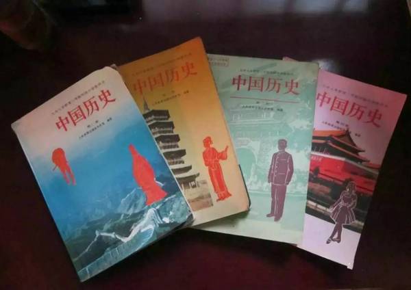 yukin_done's tweet photo. 1960年以前の中国・人民教育出版社発行の国定教科書(中国全土で共通の教科書)に南京大虐殺の記述は一切なく、1980年代以降に始まった話だと中国出身者が証言しています。1972年まで国交のあった中華民国(国民党なので被虐殺とされた当事者)からも日本への問題提起や抗議行動はありませんでした。 https://t.co/KPQT5HfSf1