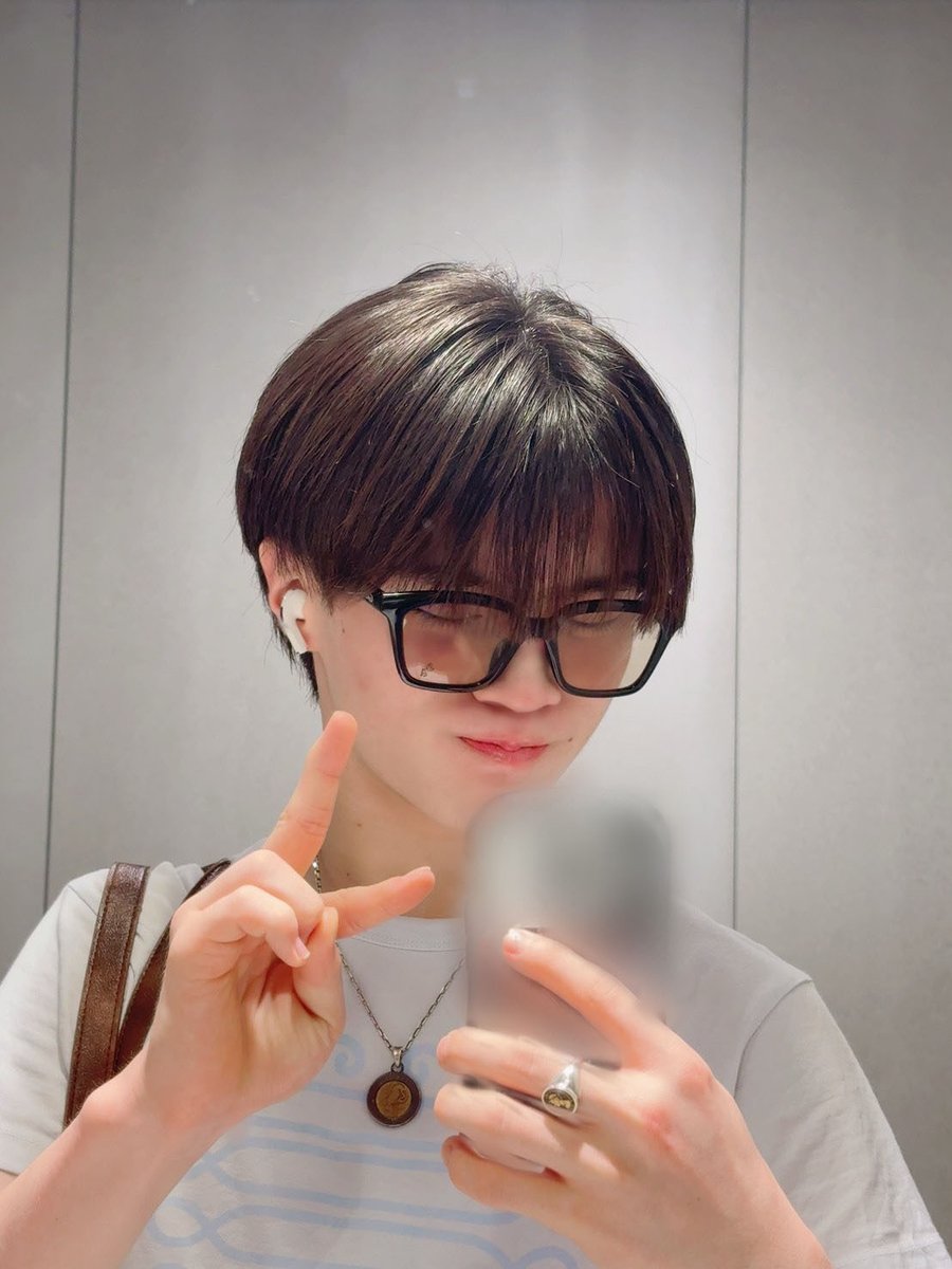 bmsg_trainee's tweet photo. ⸜ ✉️ #LETTER_FROM_KEITO ✨ ⸝

自分に似合うサングラス見つけちゃったよん🕶

#KEITO
#BMSGTRAINEE https://t.co/tRsV0l6mJJ