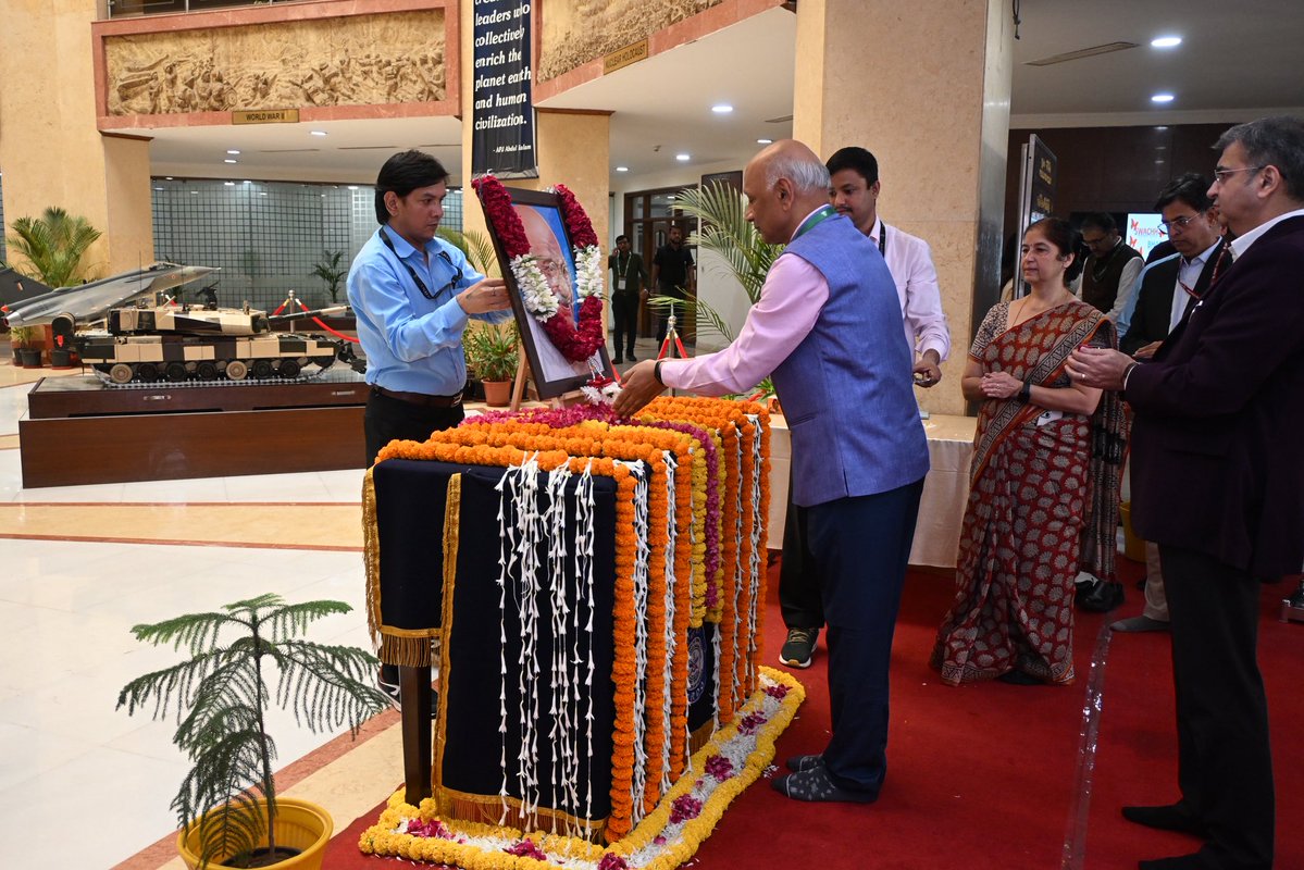 DRDO_India's tweet photo. On the occasion of #GandhiJayanti, DGs and Directors of DRDO paid floral tributes to Mahatma Gandhi and reaffirmed their commitment to his ideals by taking the #SwachhataPledge, strengthening the resolve towards a cleaner and more sustainable India. https://t.co/V113pwMCUT