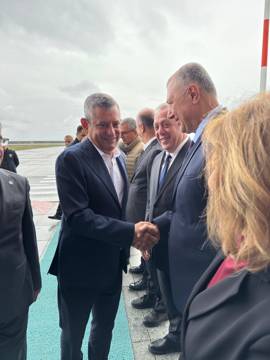 EnverAtagun's tweet photo. Genel Başkanımız Sayın Özgür Özel’i Artvin programı kapsamında havaalanında karşıladık.

Ziyaretleri ve bizlere gösterdiği ilgi ve destek için teşekkür ediyoruz.

Birlikte, daha güzel günlere… 🇹🇷 https://t.co/FP9cmCnz9r