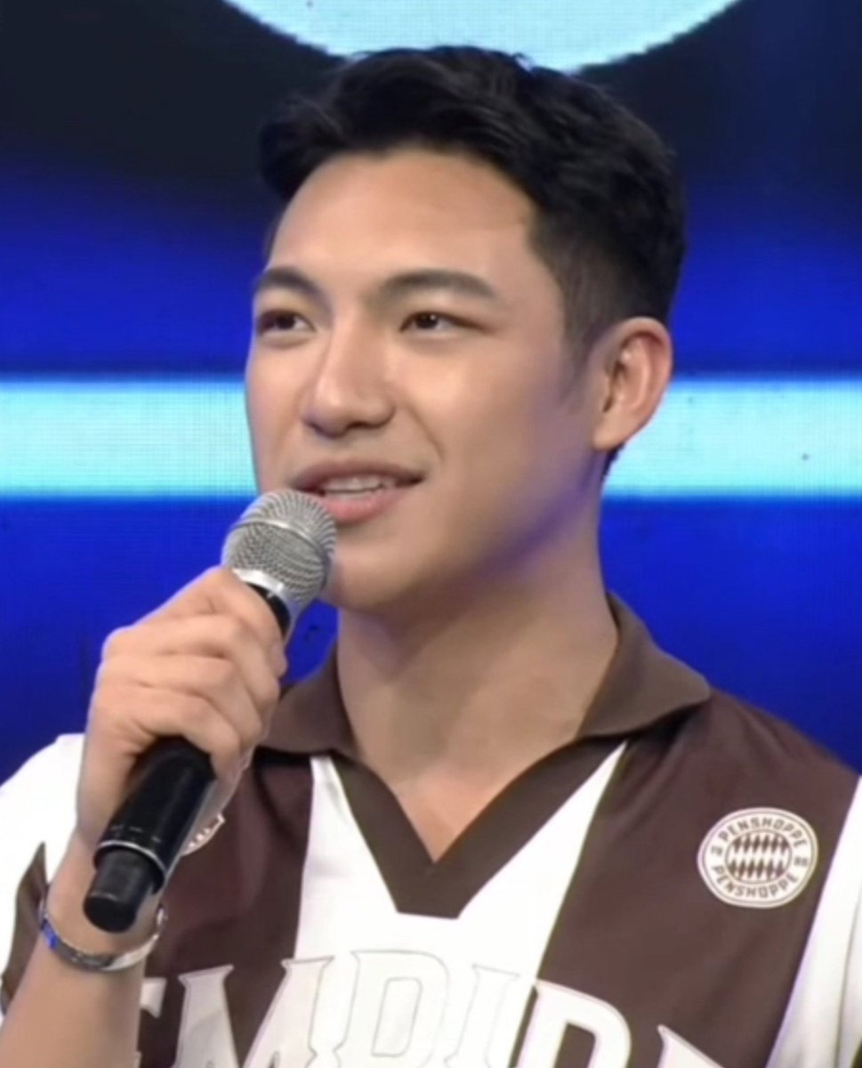 iLoveDarren_24's tweet photo. My handsome view!!🥰 Wala talaga syang pores,napaka-freshh!!❤️✨

#DARREN @Espanto2001
#ShowtimeOkayOctober https://t.co/sPVSzu6waB