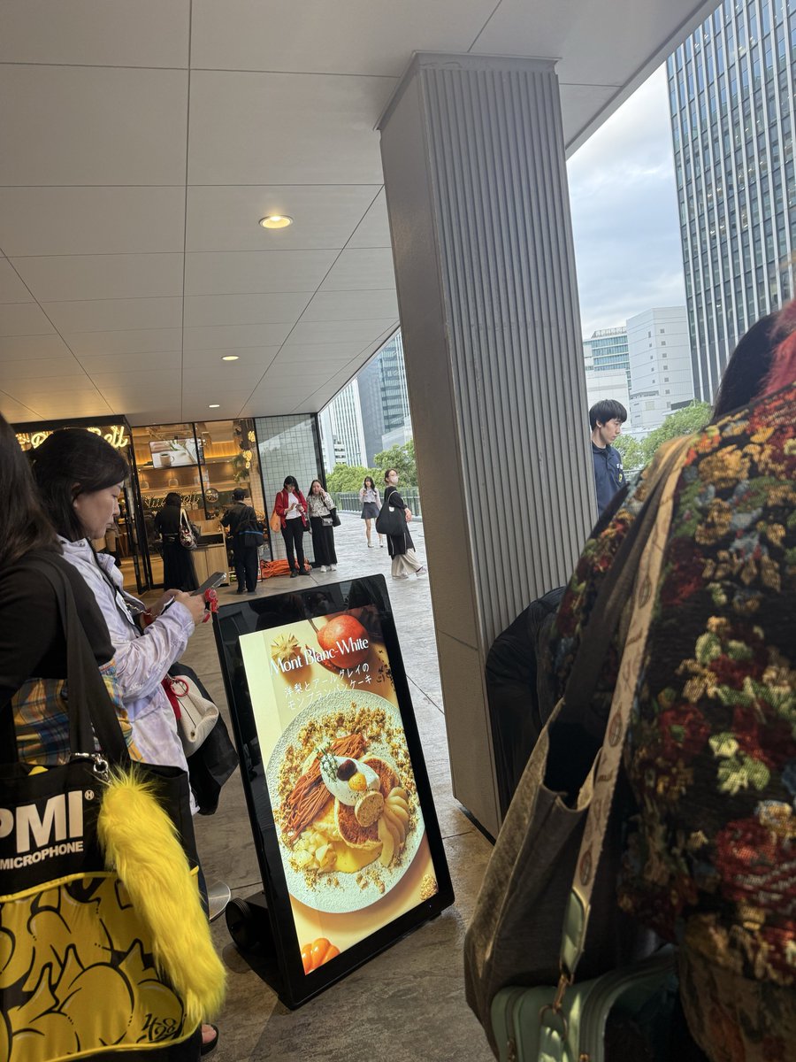 gumsyrup_1dozen's tweet photo. @lulu442500 カフェ待ちですか､､､？
この広告辺りにいまいます https://t.co/bjF5n5bjIi