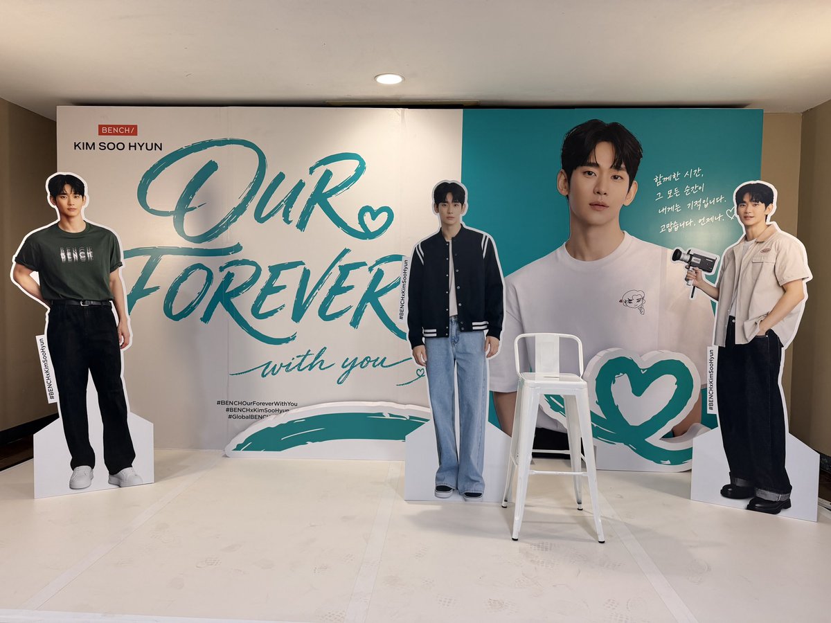 benchtm's tweet photo. The photo wall is ready. Are you? 👀

#BENCHOurForeverWithYou
#BENCHxKimSooHyun
#GlobaIBENCHSetter https://t.co/cGw093q6sV