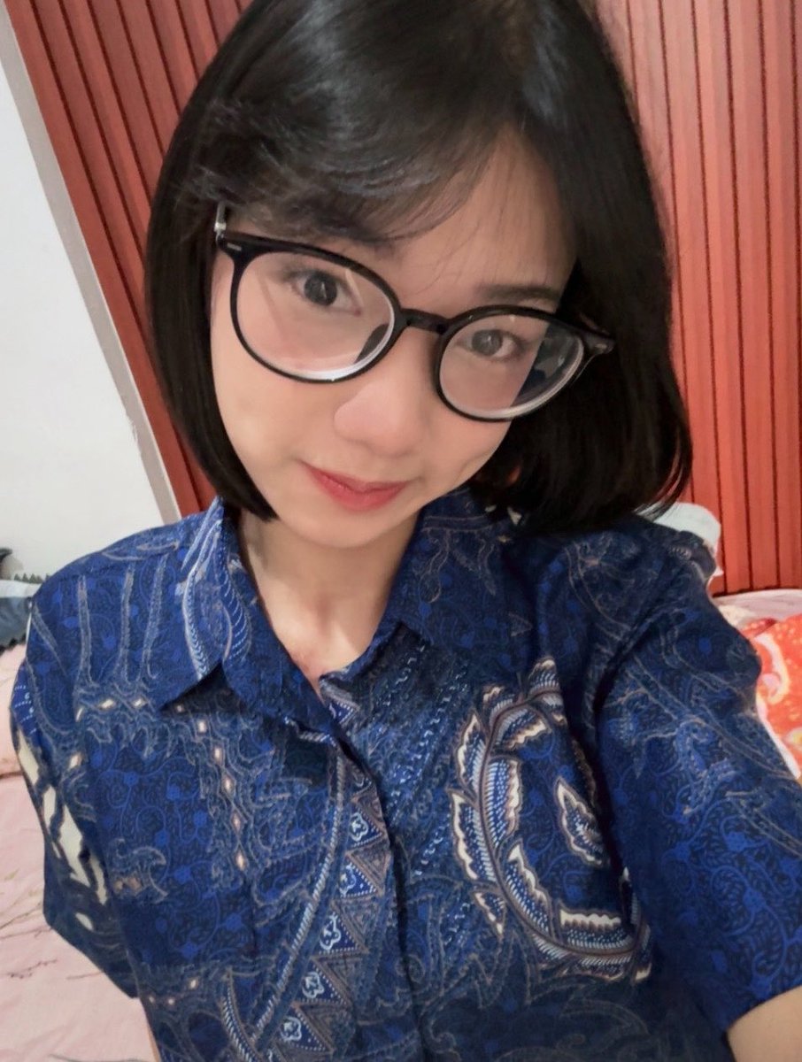 Ekin_JKT48's tweet photo. kyk anak ambis ga? #ekinyoubi https://t.co/kYOfZkhEci