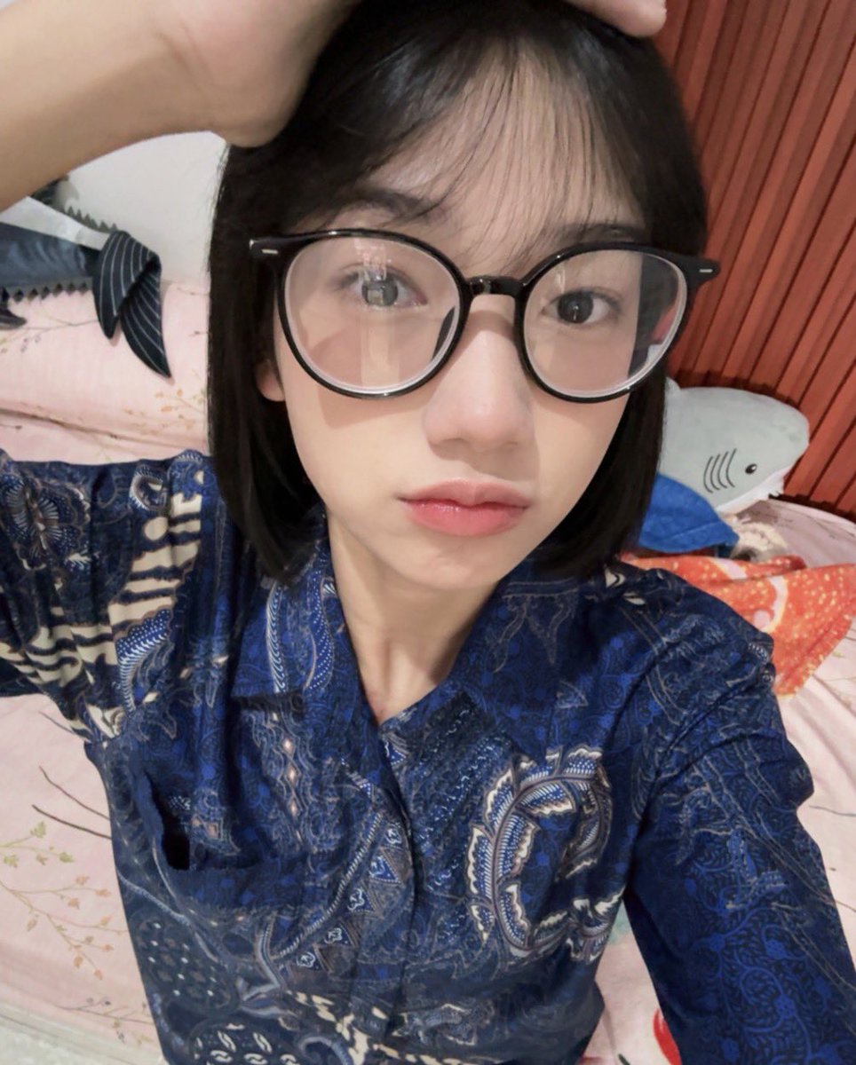 Ekin_JKT48's tweet photo. kyk anak ambis ga? #ekinyoubi https://t.co/kYOfZkhEci