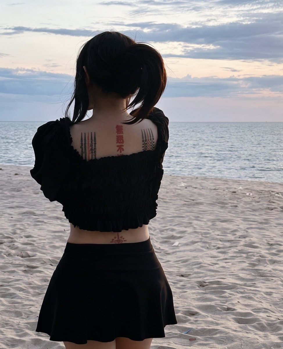 hexappeals's tweet photo. sun cancer 
moon cancer
mercury cancer
rising leo
venus gemini
mars gemini

and look exactly how people expected me to look from my birth chart😭 ( 12h stellium ofc ) https://t.co/z9KguVb3gr