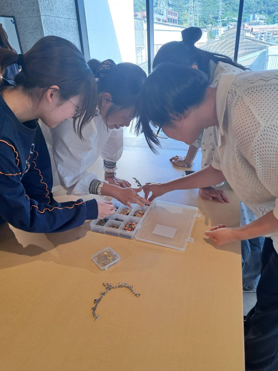osu_sc's tweet photo. \わたしだけの/
　\\\特別なブレスレット作り///
　　　　　　受付終了‼️

本日学生会館3階コモンズにて
オリジナルブレスレット作りを行いました。

参加いただいた皆さんありがとうございました❣️
#大阪産業大学  #大産大 #osu https://t.co/bDH5CwzLxc