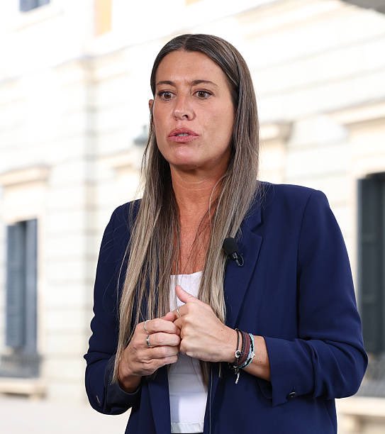 gortiz48's tweet photo. ¿Algún catalán/a decente volverá a votar a esta impresentable? @miriamnoguerasM representa a los desahuciadores de los fondos buitres en Cataluña https://t.co/PditoOeTLV