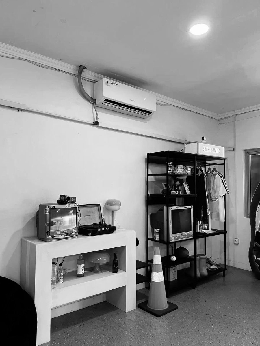 SCARNARI0's tweet photo. ᅠ
ᅠᅠ
ᅠ
ᅠ
ᅠ
 ⚲ M Bloc Space, Jakarta Selatan.
      2 Oktober 2026. | 14.00 WIB.

Mingling here to fill our tummies, now off to the photobox. 📸🤍

ᅠᅠ
ᅠ
ᅠ
ᅠ https://t.co/yDgrDMV0ih