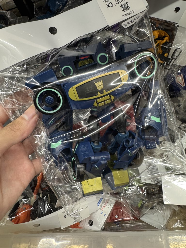 benjaaamin_UWU's tweet photo. 半年ぶりに地元のホビーオフ来たら過去一の品揃えだった...
やっぱり私はTF卒業なんて無理だ https://t.co/8la2qKNsnw