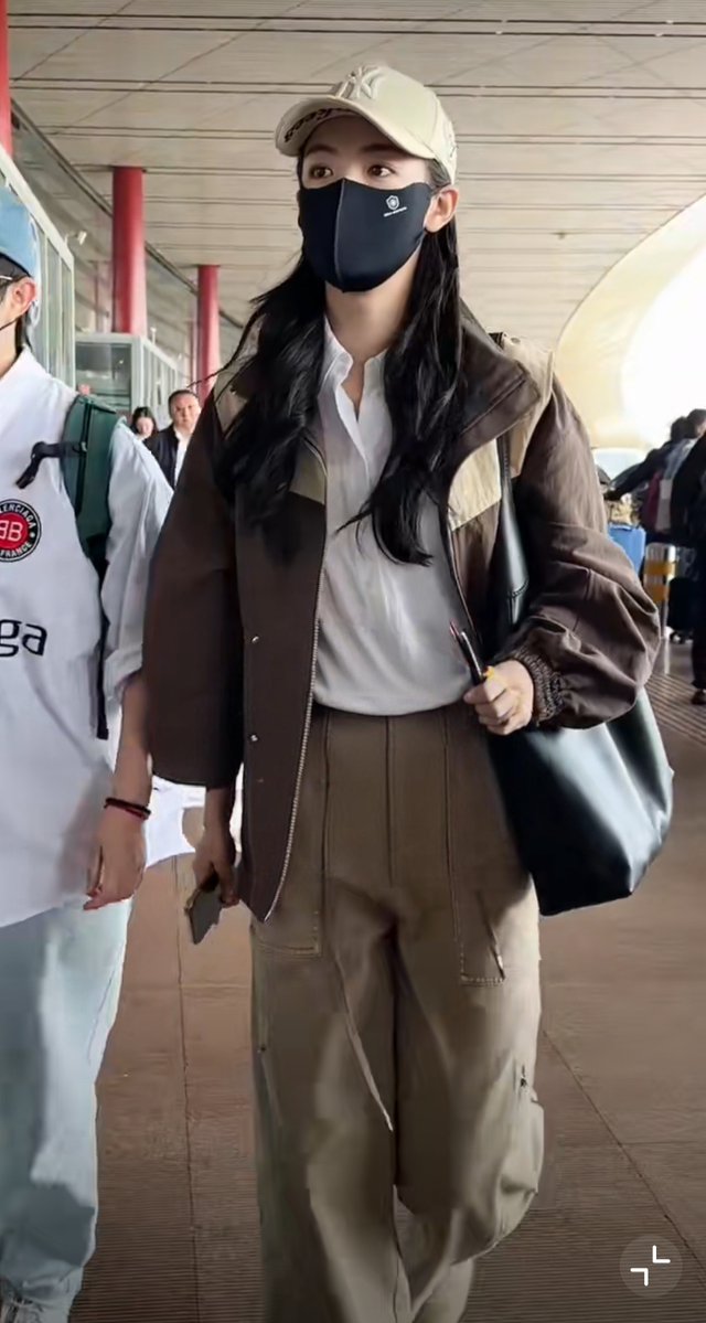 VirginiaMaplzk's tweet photo. [Cap’s already on, ready to rock the day!] https://t.co/kOSUI5ZuDt