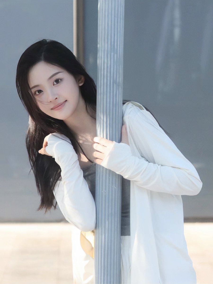 hyper_caro__de8's tweet photo. I met a girl named Mouping with a scar on her wrist, and her smile shone brighter than the sun today！ https://t.co/5aqGWgSl2s