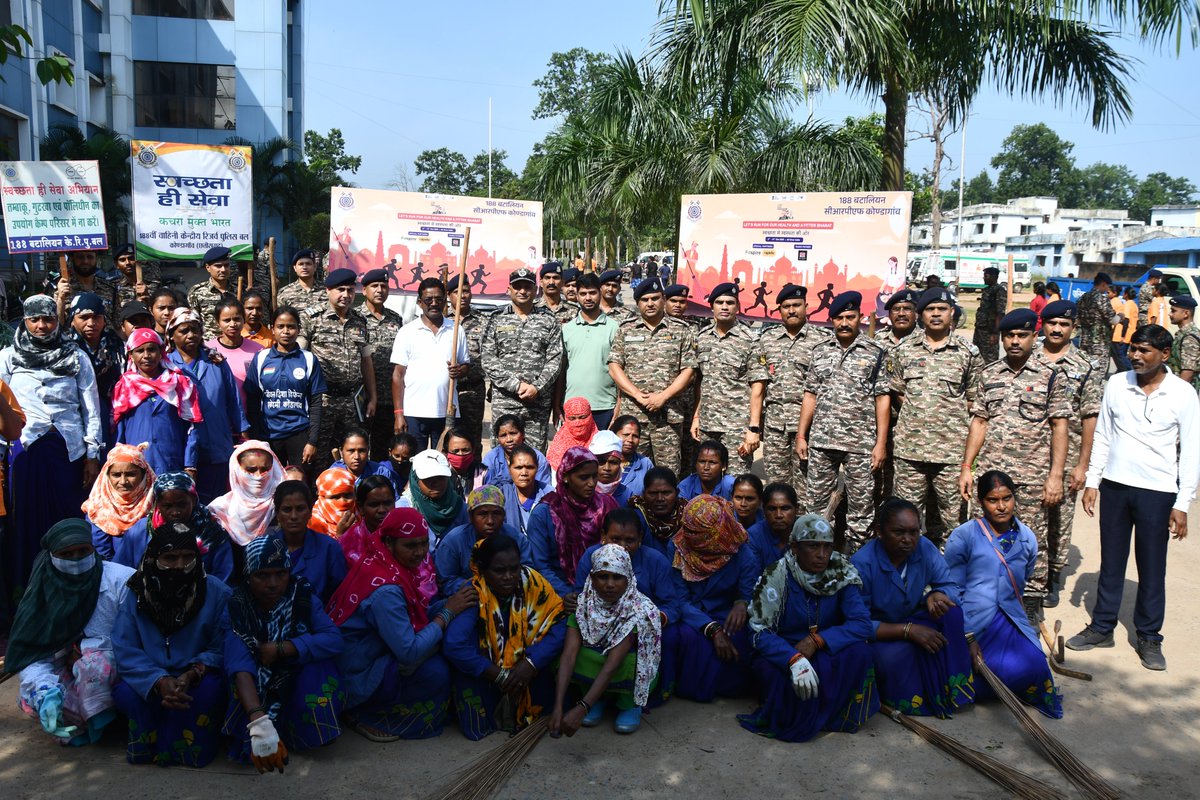commandant188's tweet photo. Ek Din, Ek Ghanta, Ek Saath! As part of the "Swachhata Hi Seva  Campaign", troops of 188 BN CRPF undertook a voluntary cleanliness drive at District Hospital Kondagoan, and adjoining areas and organised a voluntary blood donation camp. @crpfindia  @CTGSECTORCRPF  @DigJagdalpur https://t.co/qzEnEzC9bg