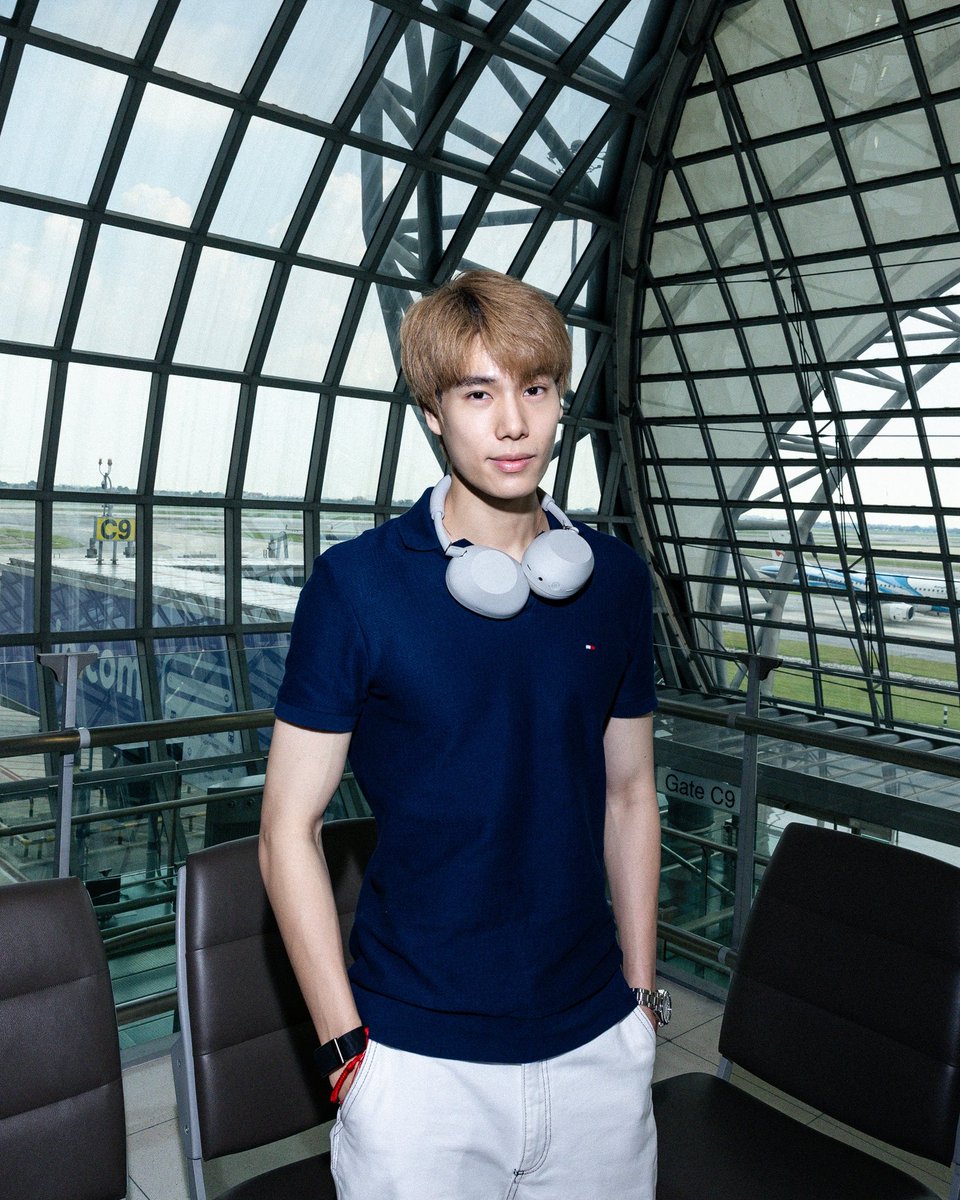 GMMTV's tweet photo. Sampai Jumpa di Jakarta

พร้อมไปเจอแฟนๆ แล้วนะครับ ✨🛫

#2026Phuwin1stFanconinIndonesia 
#GMMTV https://t.co/qQsJuTQWNM