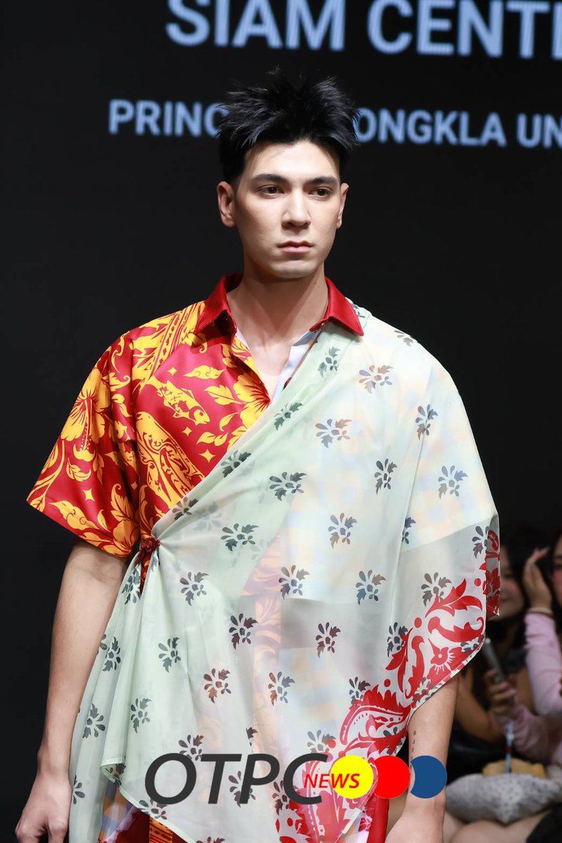 otpcnews's tweet photo. "เออร์วิน ATLAS" ร่วมเดินแฟชั่นโชว์ ในงาน Bangkok International Fashion Week 2026 - Visionary Stage at Siam Center

ERWIN AT SIAM CENTER BIFW26

#SiamCenterBIFW2026xERWIN
#ErwinATLAS
#ATLASth #ATLAS_th
#SiamCenterBIFW2026 #BIFW2026 https://t.co/QS5Hmgu5Xb