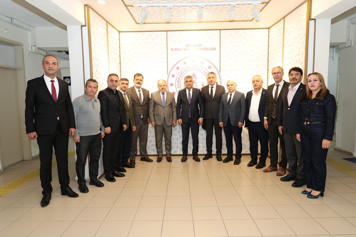 Erzurum_Mem's tweet photo. “Bizim Gök Kubbemiz” Projesi Kapsamında İstanbul’dan Gelen Eğitim Yöneticilerinden İl Millî Eğitim Müdürümüze Ziyaret

📍 “Bizim Gök Kubbemiz” projesi kapsamında İstanbul’dan Erzurum’a gelen İlçe Millî Eğitim Müdürleri ve Şube Müdürleri, İl Millî Eğitim Müdürümüz Sayın Süleyman EKİCİ’yi makamında ziyaret etti.

🤝 Ziyarette, proje kapsamında yürütülen çalışmalar ile eğitim yöneticileri arasındaki iş birliği ve tecrübe paylaşımına yönelik değerlendirmelerde bulunuldu.

📚 İl Millî Eğitim Müdürümüz Sayın Süleyman EKİCİ, nazik ziyaretlerinden dolayı misafirlerine teşekkür ederek, “Bizim Gök Kubbemiz” projesinin öğrencilerimiz arasında ortak değerlerin güçlendirilmesi ve farklı kültürler arasında bağların geliştirilmesi açısından önemli bir çalışma olduğunu ifade etti.

@tcmeb @Yusuf__Tekin @ekicis20
