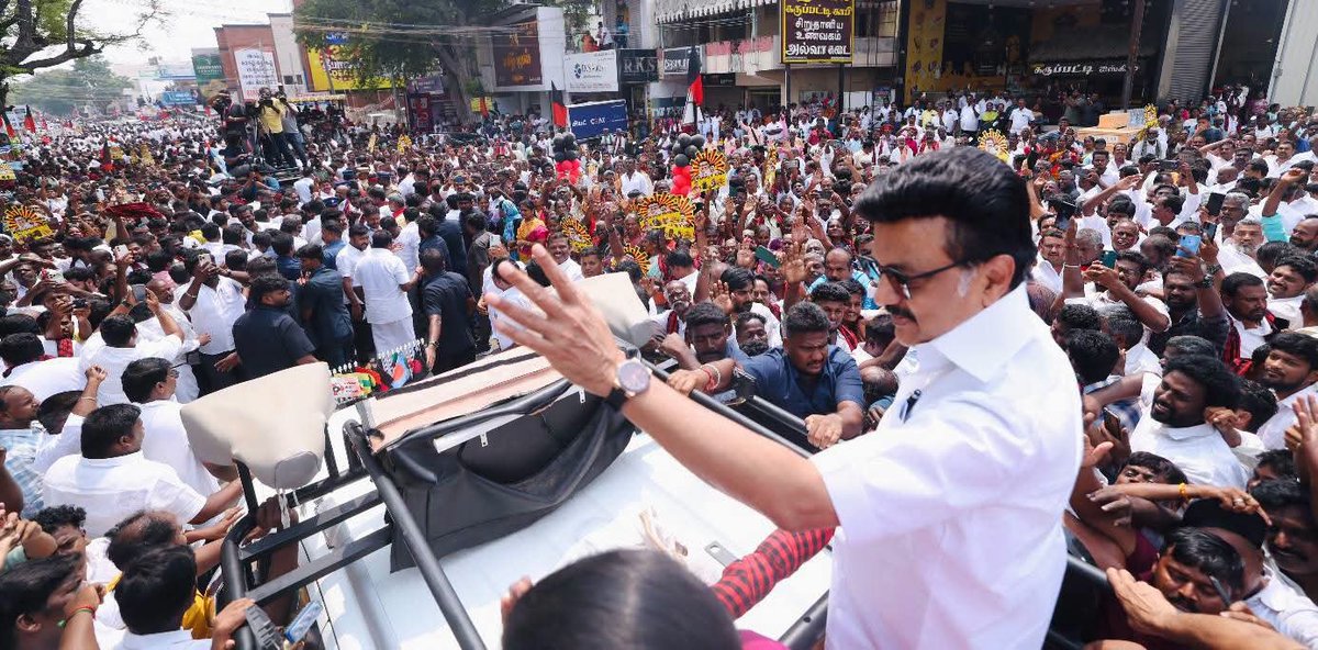 Bhuvaneswarie1's tweet photo. தாராபுரம் தொகுதியில் சகோதரி #சுகன்யாவுக்கு வாக்கு சேகரித்து #தொண்டர்களின் உற்சாக வரவேற்பில், மக்கள் வெள்ளத்தில் மிதந்து வந்தார் எங்கள் திமுக தலைவர் முத்துவேல் கருணாநிதி ஸ்டாலின்.

#cmmkstalin https://t.co/OzFT1HOBF6